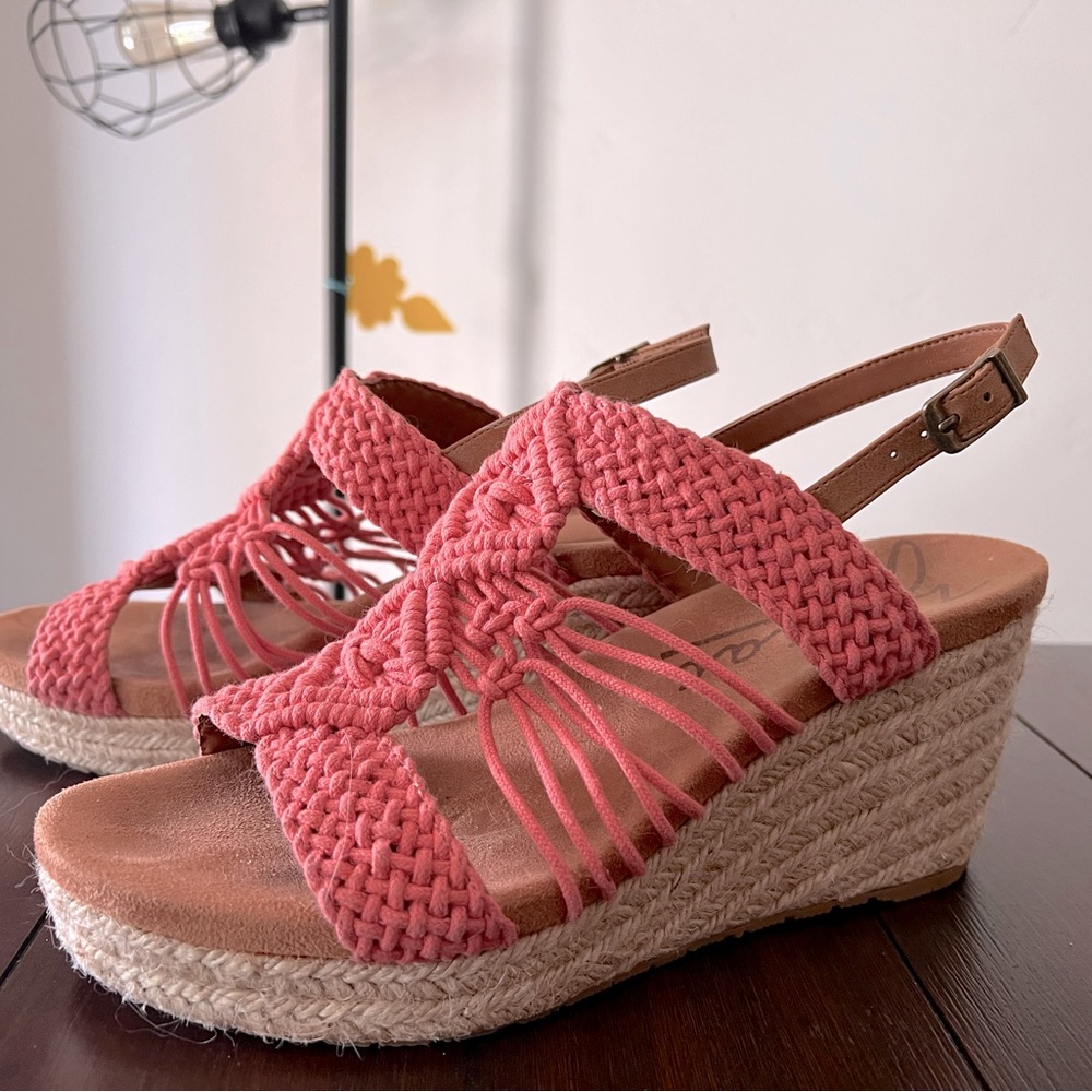 Crocheted upper salmon color wedge sandals.  8.5